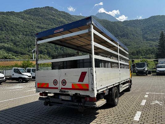 Vehicle image 5 / 11