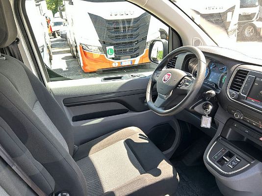 Vehicle image 4 / 15