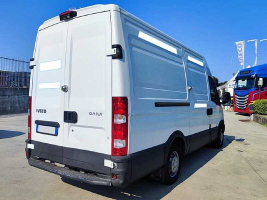 Vehicle image 3 / 11