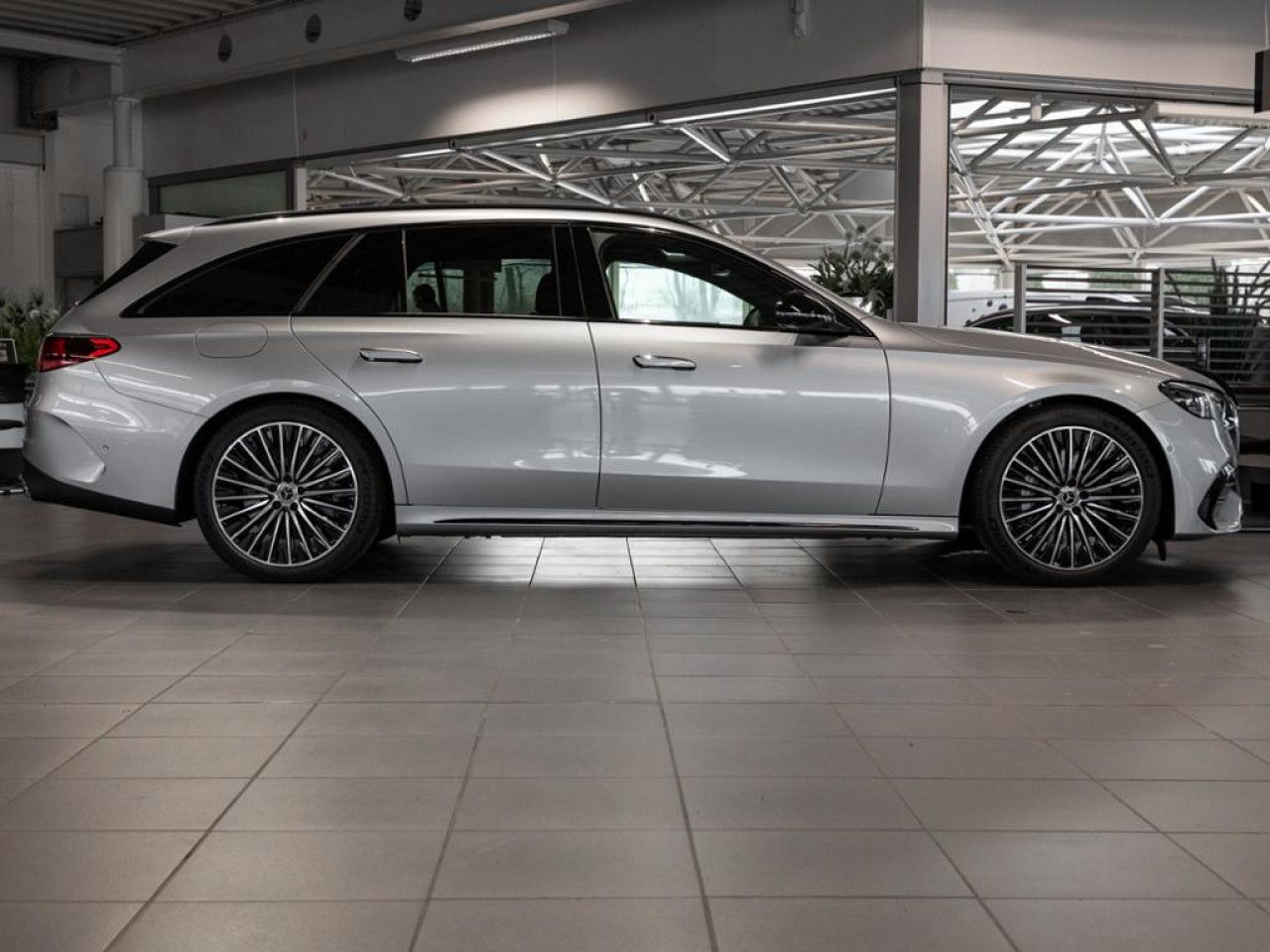 Mercedes-Benz E-Klasse – Bild 2