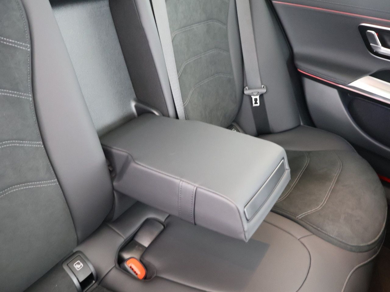 Mercedes-Benz E-Klasse – Bild 21