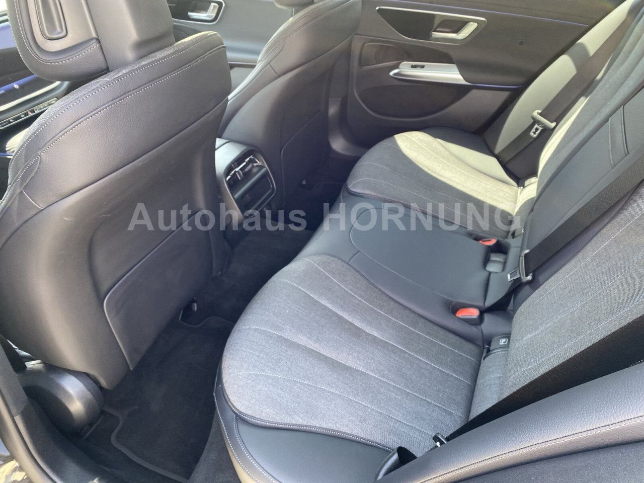 Mercedes-Benz E-Klasse – Bild 9