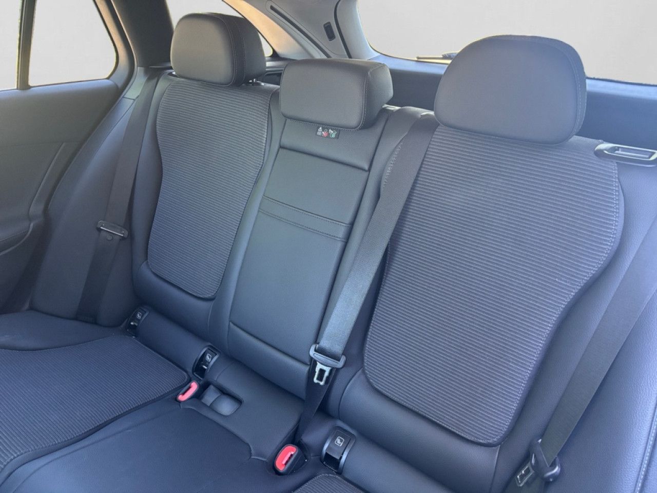 Mercedes-Benz C-Klasse – Bild 9
