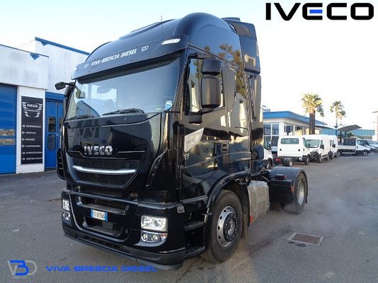 Vehicle image 1 / 15