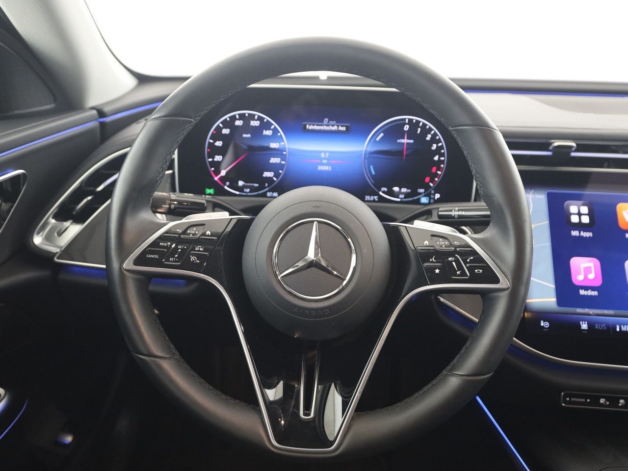 Mercedes-Benz E-Klasse – Bild 9