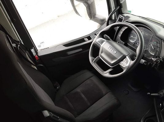 Vehicle image 6 / 6