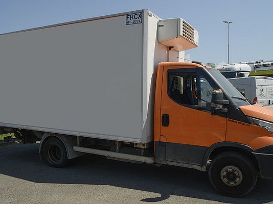 Vehicle image 3 / 6