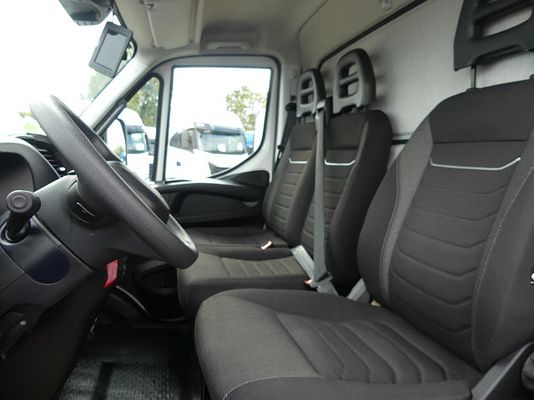 Vehicle image 6 / 7