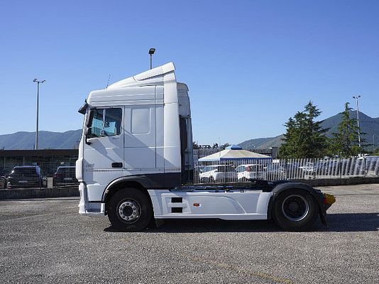 Vehicle image 8 / 14
