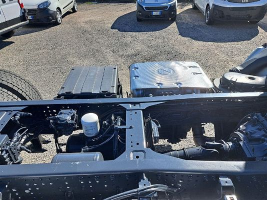 Vehicle image 7 / 16
