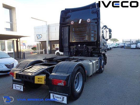 Vehicle image 4 / 15