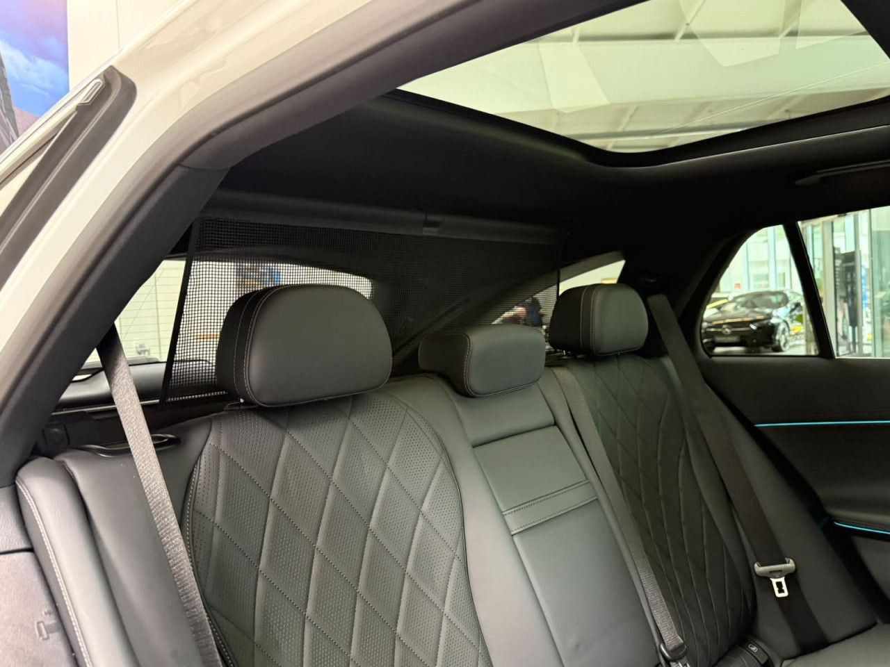 Mercedes-Benz E-Klasse – Bild 25