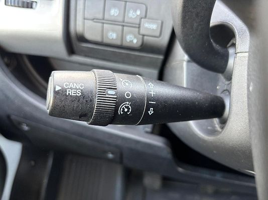 Vehicle image 12 / 14