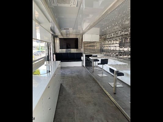 Vehicle image 10 / 15