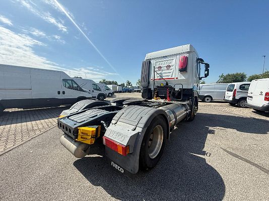 Vehicle image 10 / 13