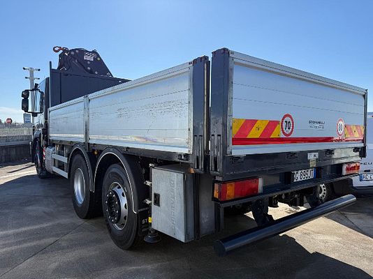 Vehicle image 5 / 18