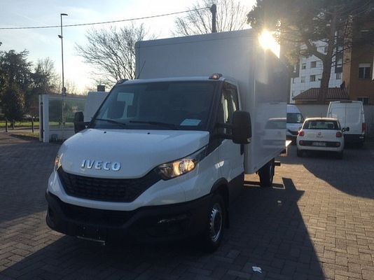 Vehicle image 3 / 11