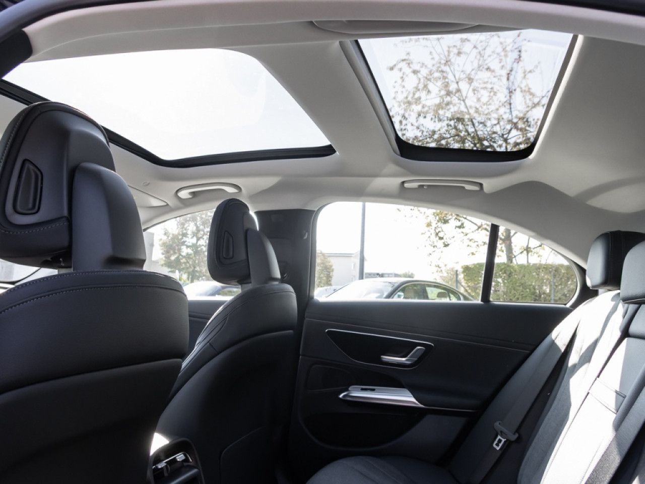 Mercedes-Benz E-Klasse – Bild 9