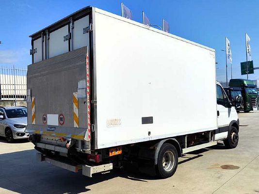 Vehicle image 3 / 10