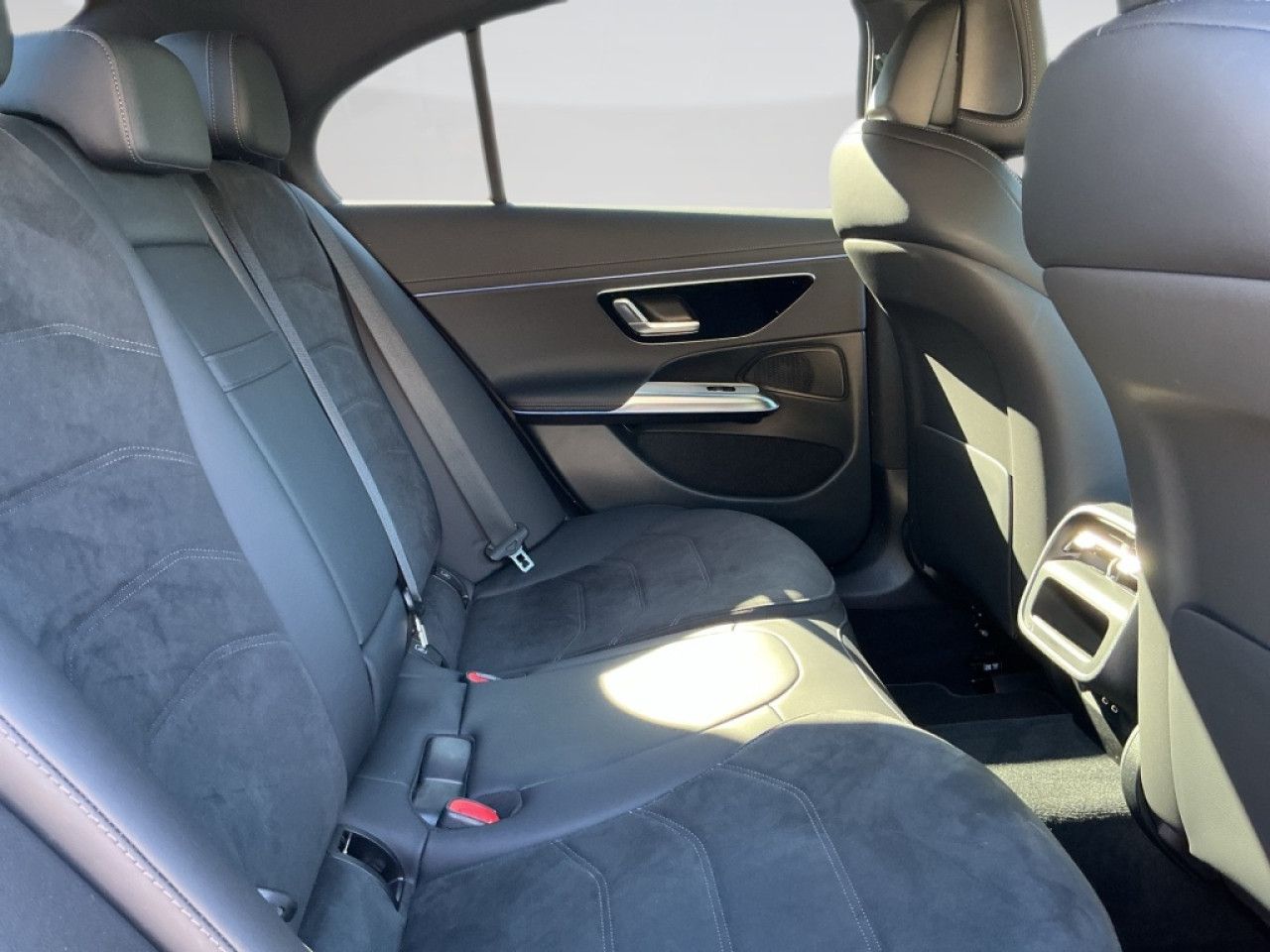 Mercedes-Benz E-Klasse – Bild 12
