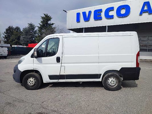 Vehicle image 2 / 10