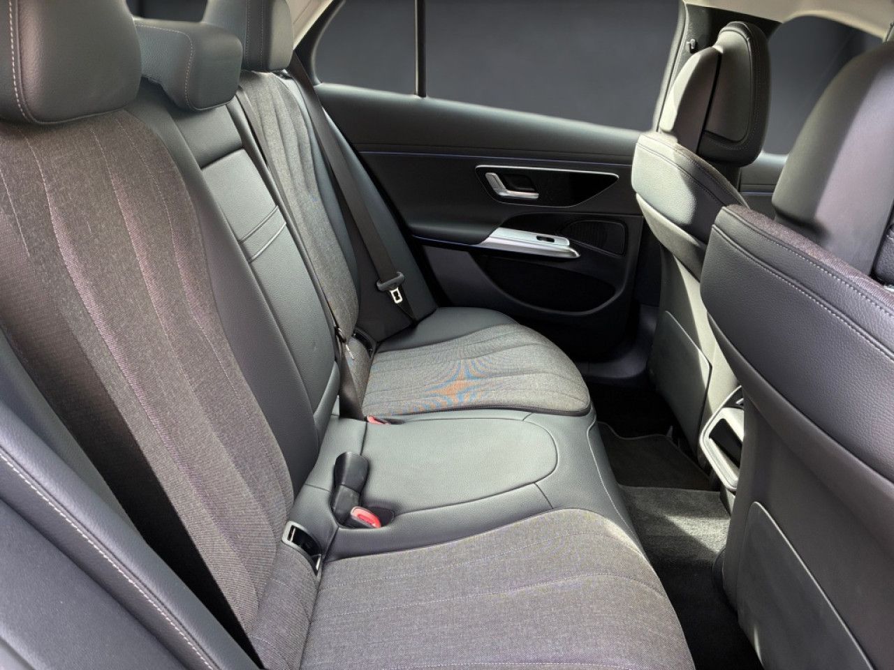 Mercedes-Benz E-Klasse – Bild 13