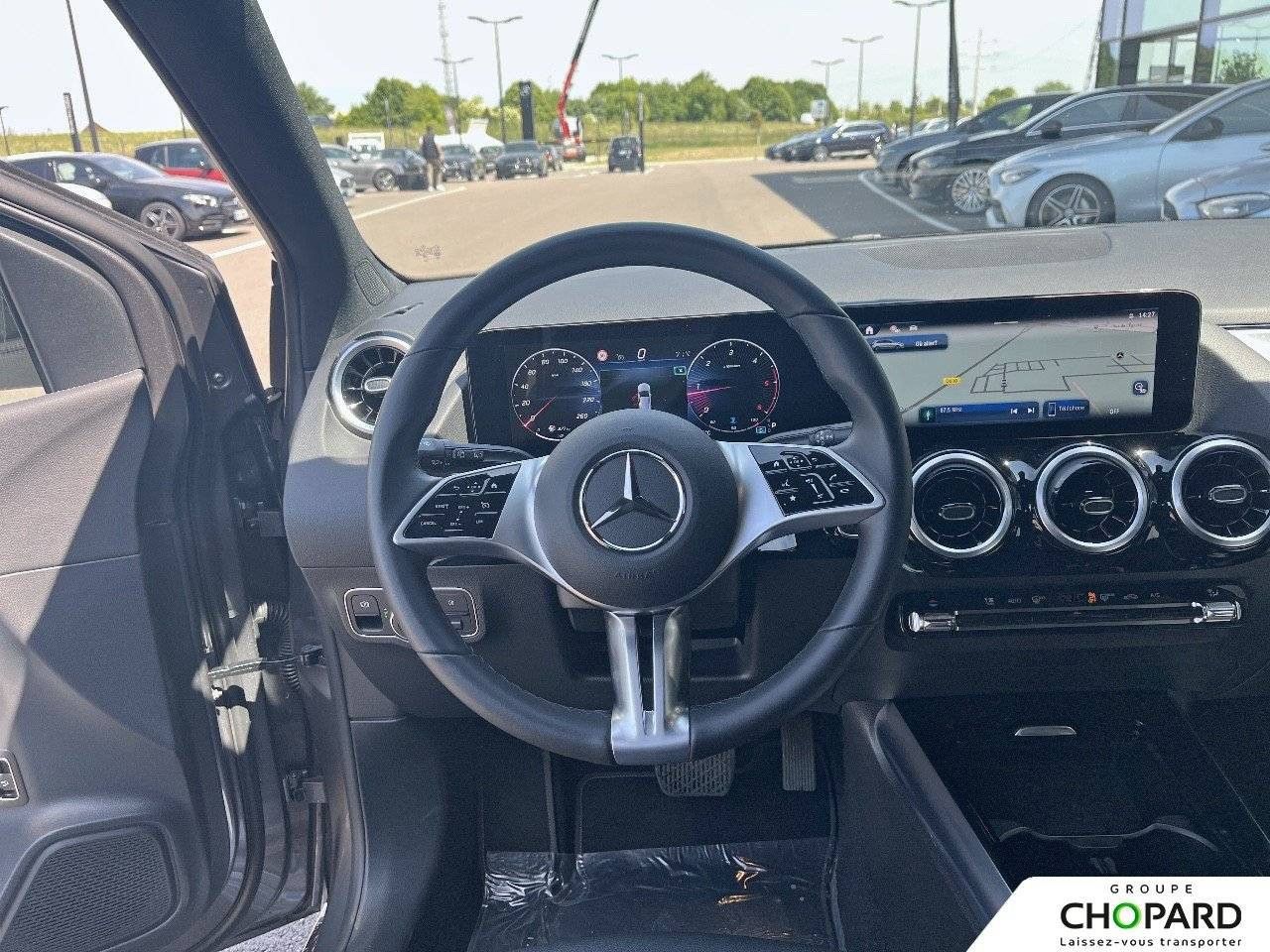 Photo du v&eacute;hicule 16 / 18