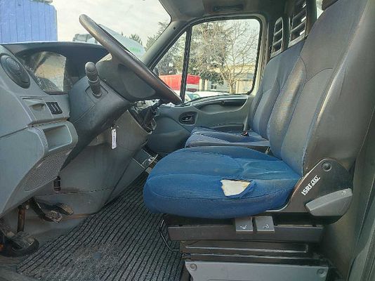 Vehicle image 8 / 9