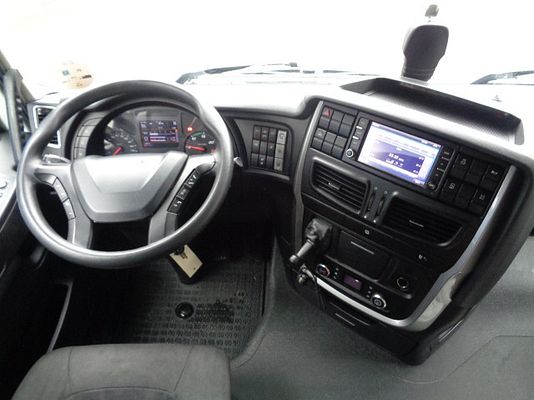 Vehicle image 10 / 15