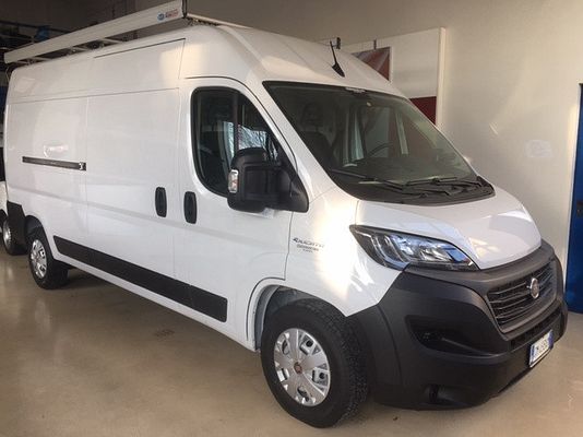 Vehicle image 1 / 6
