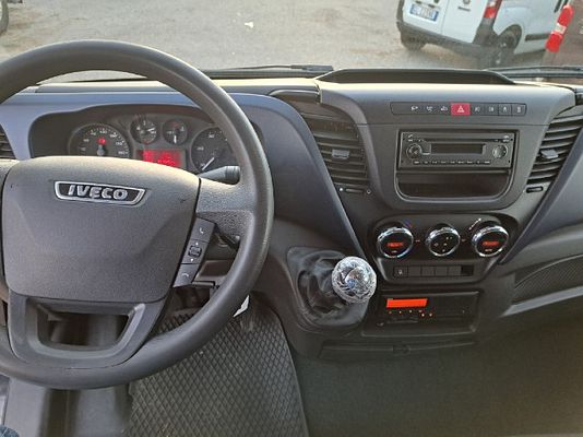 Vehicle image 14 / 16