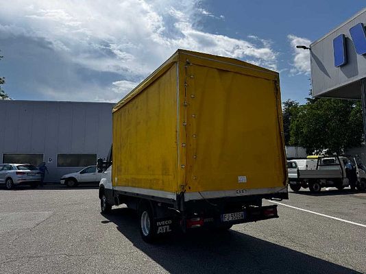 Vehicle image 3 / 10