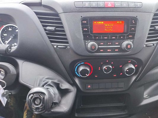 Vehicle image 9 / 10