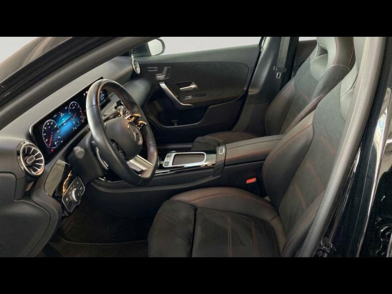 Photo du v&eacute;hicule 12 / 13