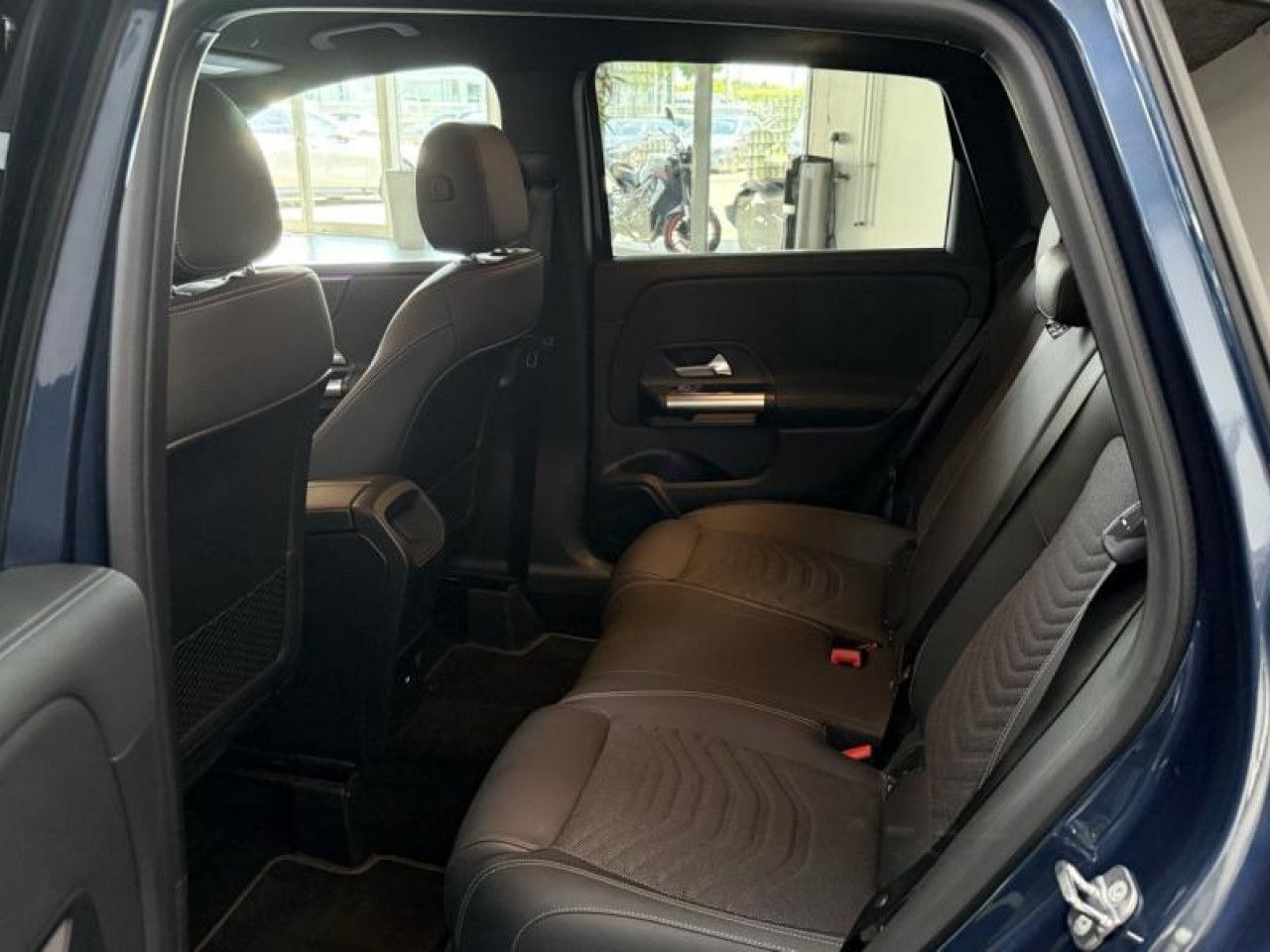 Photo du v&eacute;hicule 10 / 18