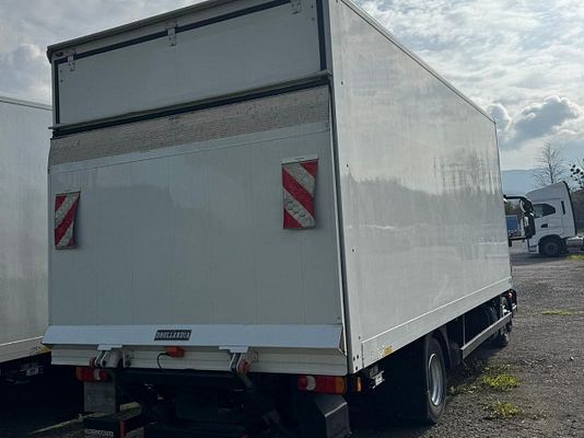 Vehicle image 4 / 6