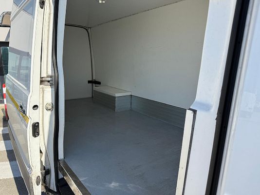 Vehicle image 13 / 19