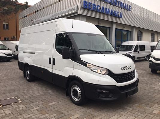 Vehicle image 1 / 10