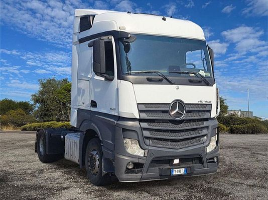 Vehicle image 2 / 20