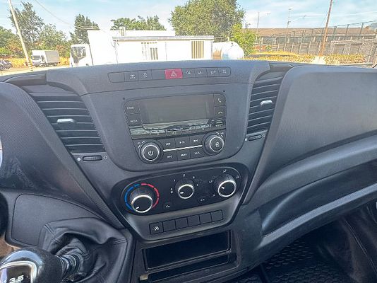 Vehicle image 5 / 7