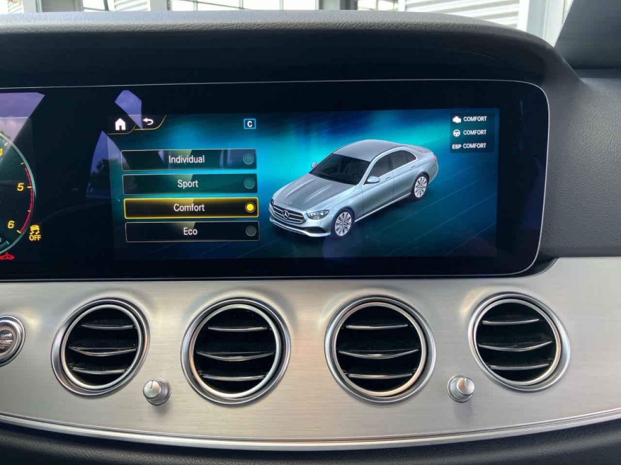 Mercedes-Benz E-Klasse – Bild 24