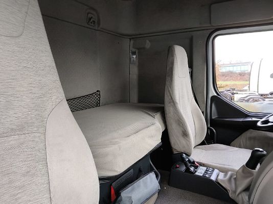 Vehicle image 4 / 13