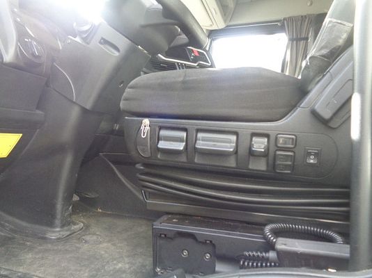 Vehicle image 6 / 9