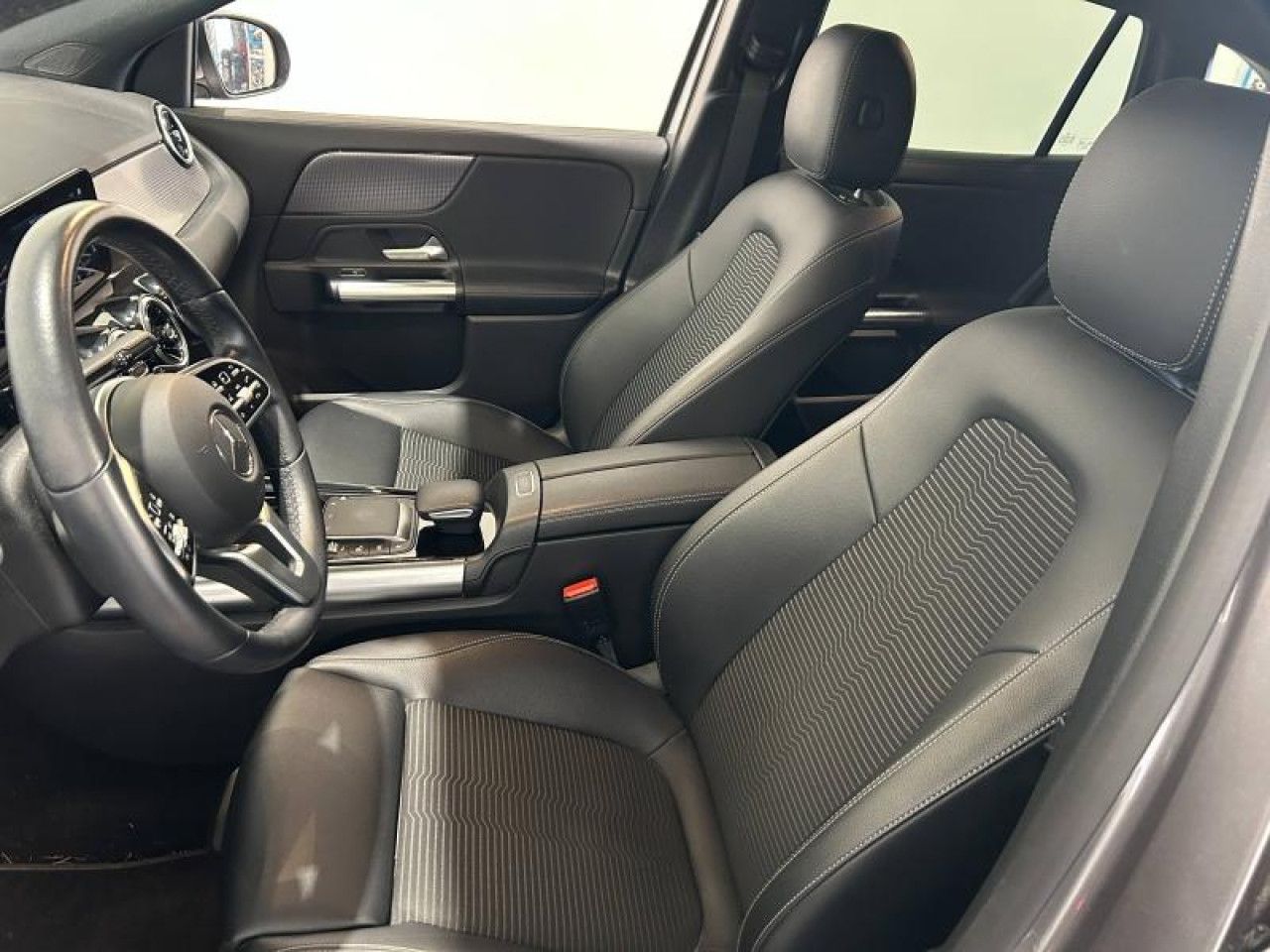 Photo du v&eacute;hicule 16 / 18