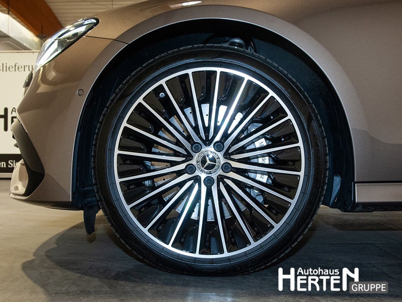 Mercedes-Benz E-Klasse – Bild 8