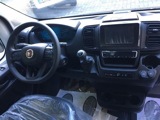 Vehicle image 8 / 9