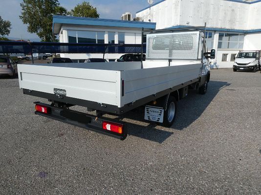 Vehicle image 5 / 14