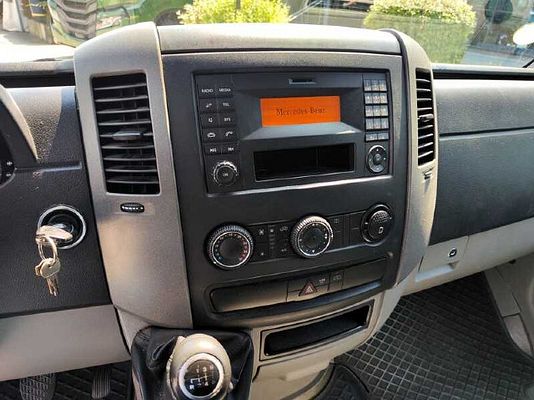 Vehicle image 8 / 11