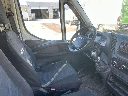 Vehicle image 4 / 14