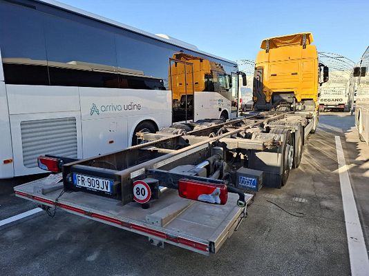 Vehicle image 5 / 12